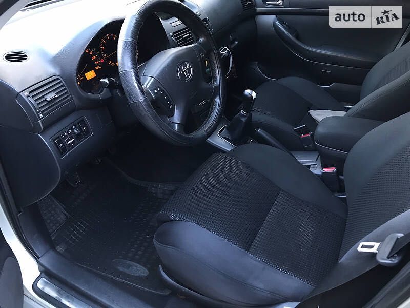 Toyota Avensis 1.8. 2003