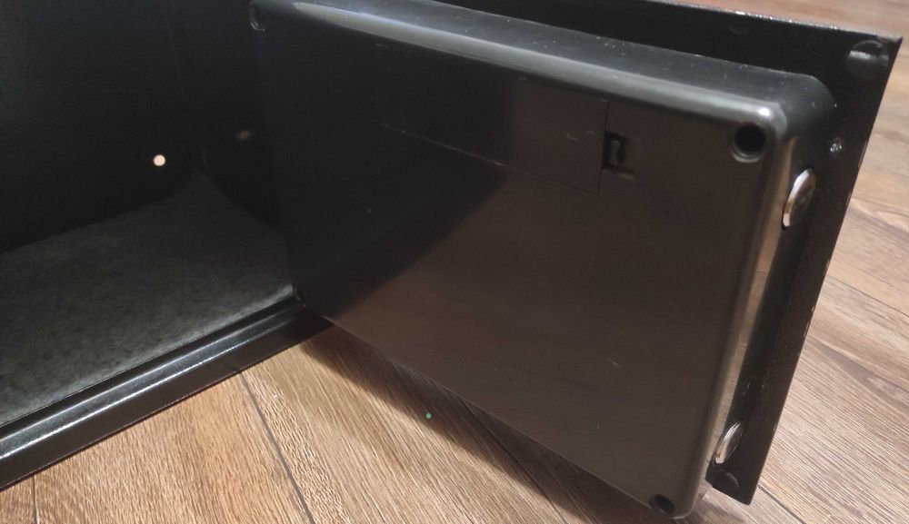 Сейф меблевий з електронним замком (25х35х25 см)