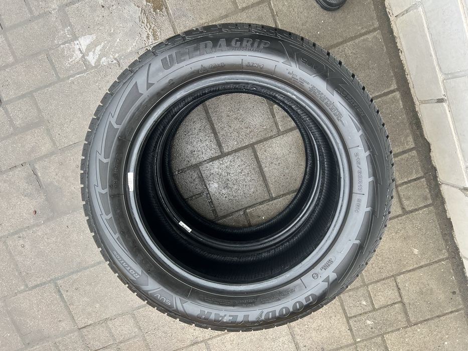 Резина шини зимові R17 215 60  GOOD YEAR