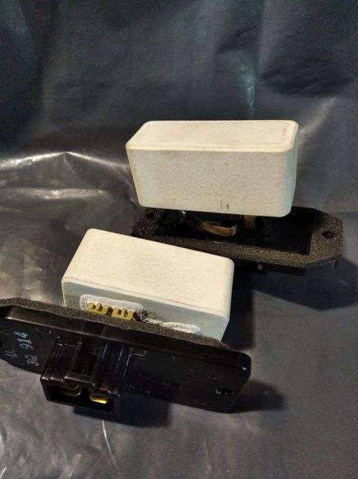 Резистор вентиляції салону MITSUBISHI CANTER,та CANTER FUSO-24V.