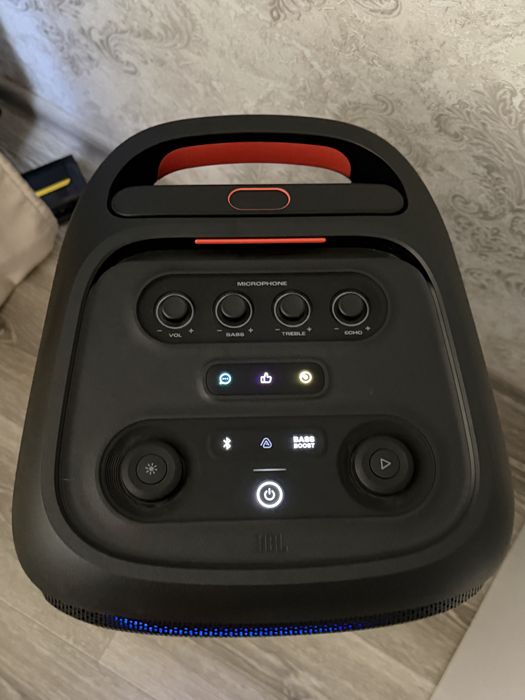 JBL Partybox 320 ,состояние новой , на гарантии.