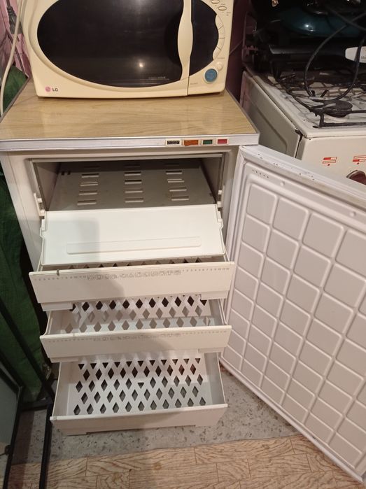 Продам морозильную камеру