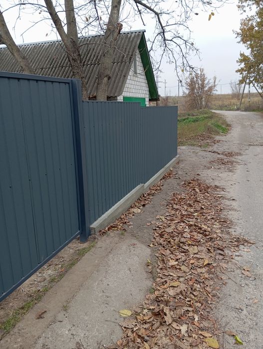 Будуємо паркани з металопрофіля різних розмірів та видів