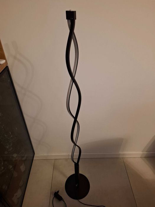 Lampa stojąca czarna led nowoczesna