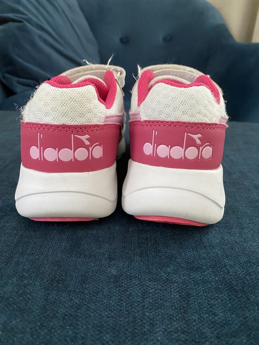 Фірмові кросівки Diadora