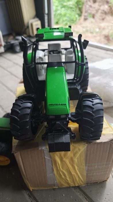 Bruder traktor deutz fahr