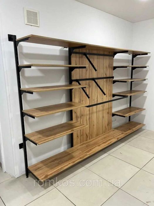 Настінне/пристінне торгове обладнання з металу  для магазинів одягу.