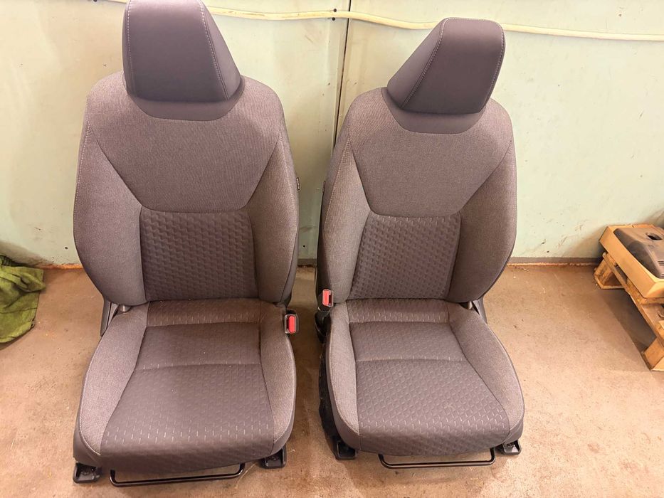 Fotele kanapa Yaris Cross nowe grzane