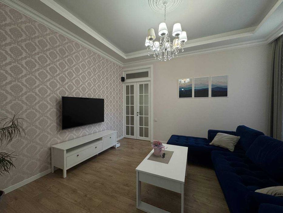 Продам 3 к. квартиру на Базарной. Жилое состояние с частичным ремонтом. 2 входа