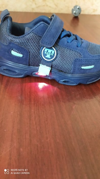 Дитячі кросівки що світяться