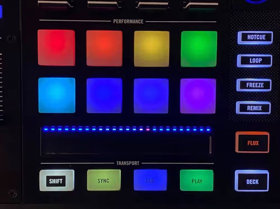 Controladora Traktor KONTROL S8
