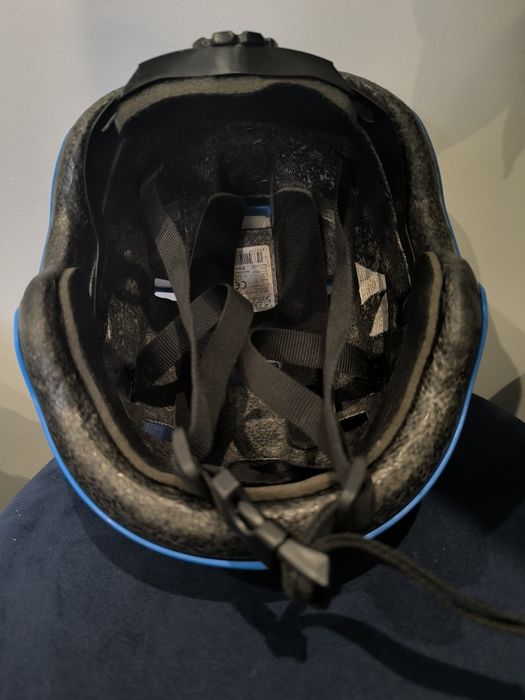 Komplet kask i zestaw nowych ochraniaczy