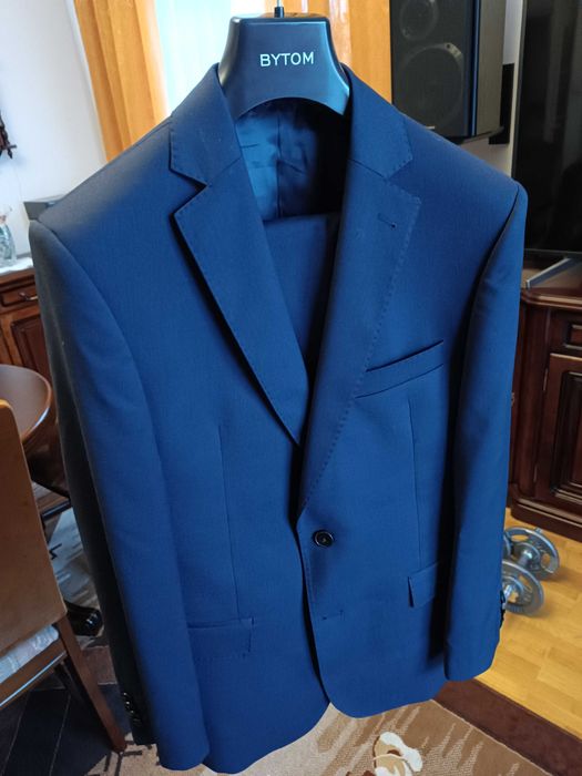 Garnitur granatowy + biała koszula