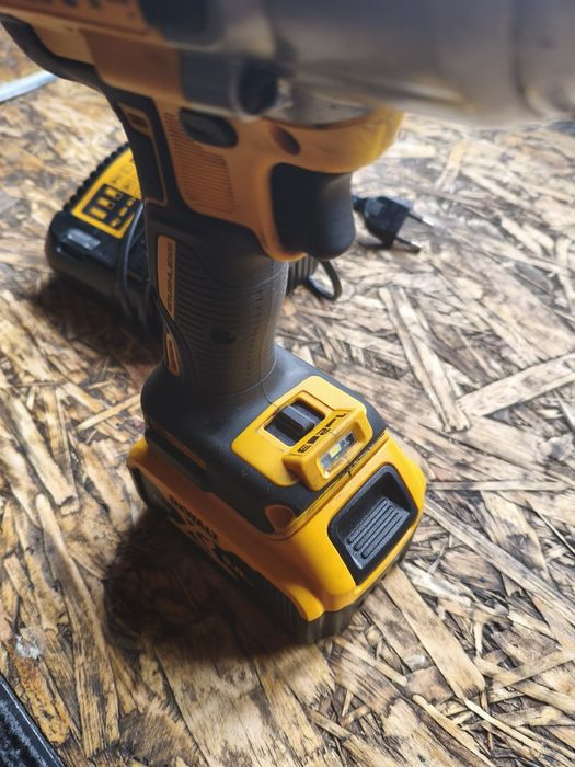 Klucz udarowy DeWalt dcf899p1