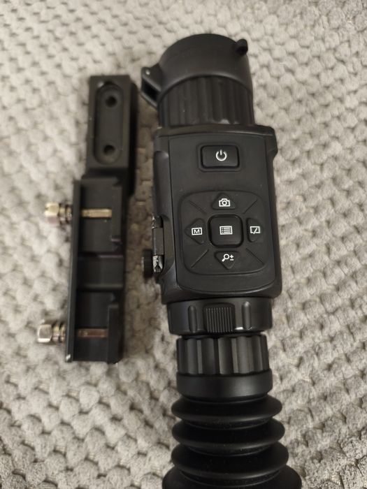 Продам тепловізійний приціл. Hikmicro thander 19 256