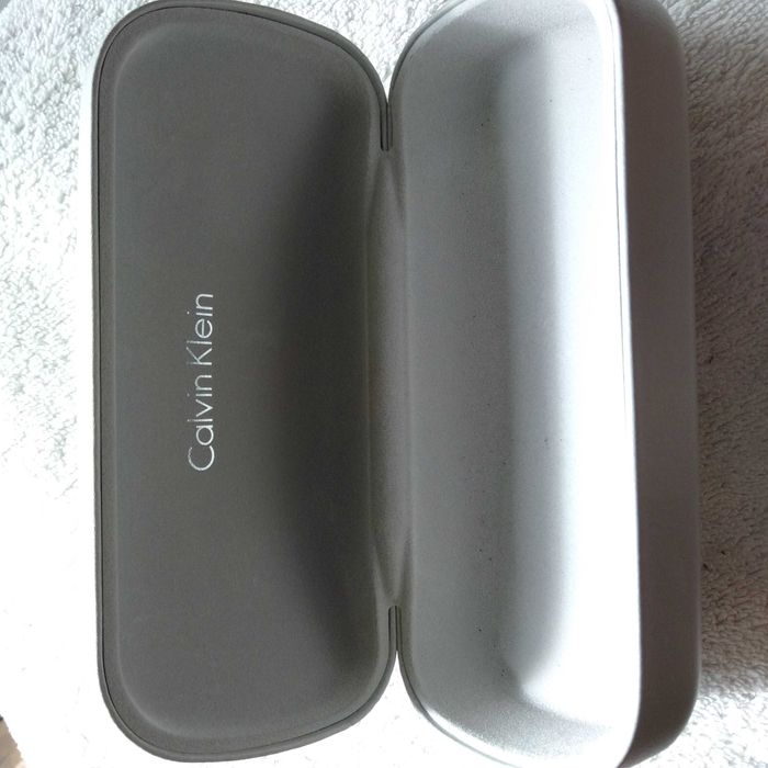 Calvin Klein etui do okularów