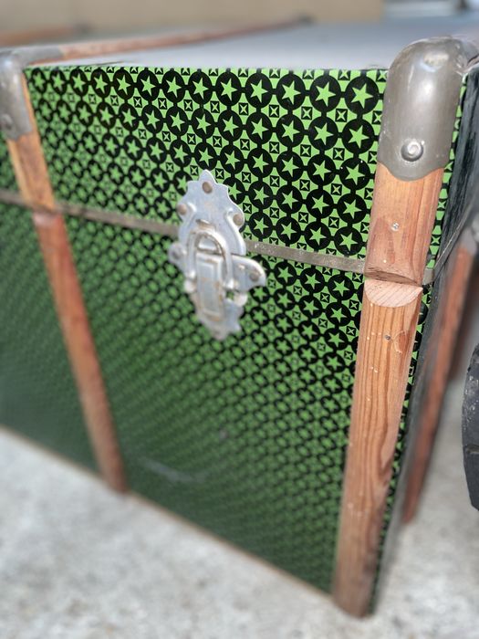 Bau de Madeira Antigo