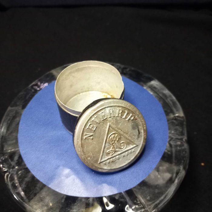 Caixa antiga em aluminio