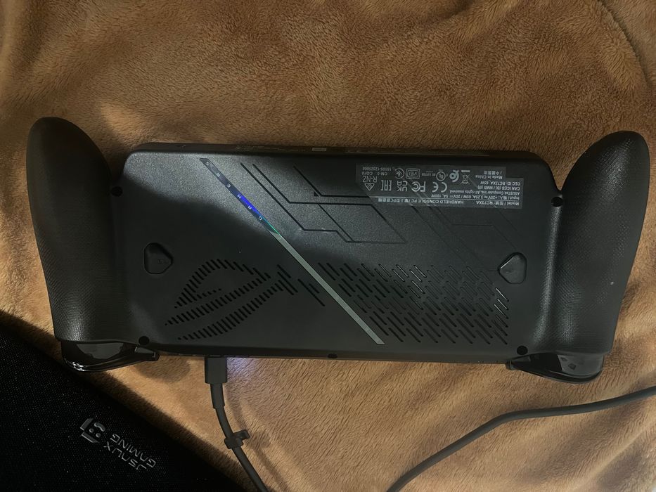 Xbox Rog ally X com caixa transportadora
