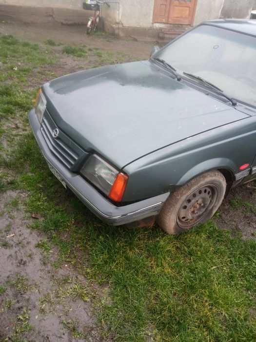 Продам машину Опель аскона