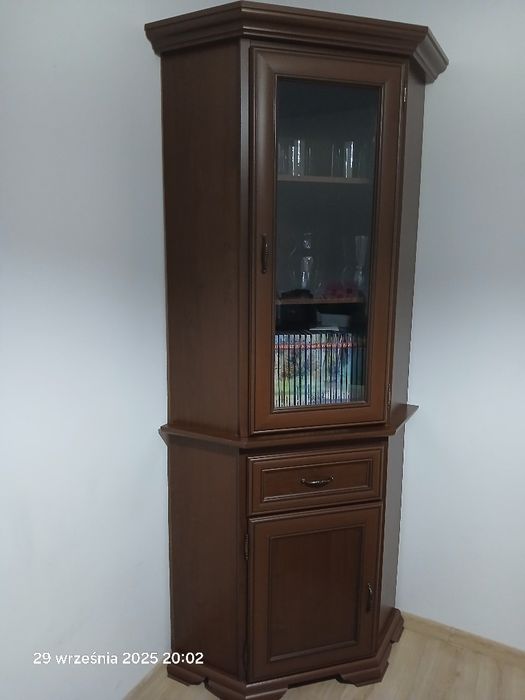 Sprzedam komodę i narożnik