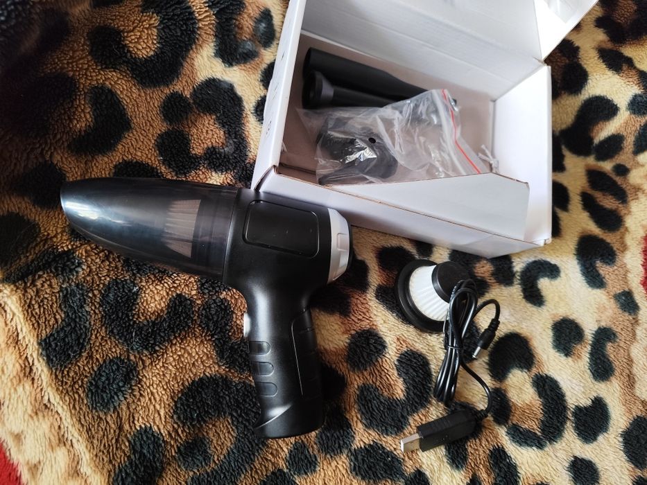 Ручний бездротовий пилосос.