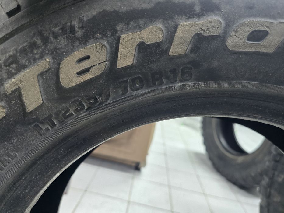 Pneus 265 / 75 / 16 ( 3 pneus)
