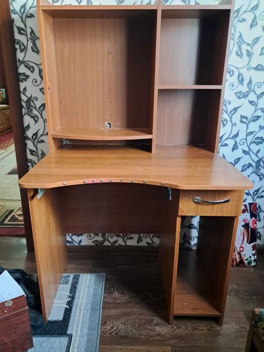 Продам комп'ютерний стіл