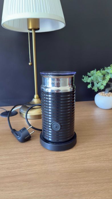 Pack Nespresso Completo – Máquina + Aeroccino + 257 cafés + suporte
