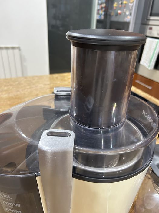 Máquina de fazer sumos/ Centrifugadora Bosch