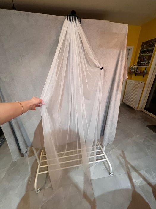 Błyszczący welon ślubny