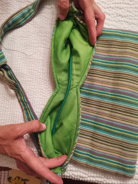 Bolsa tira colo verde de mulher