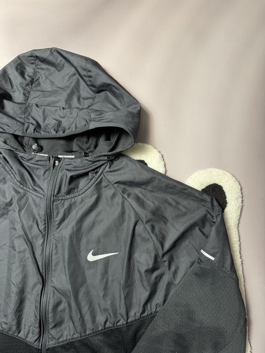 Спортивна куртка nike