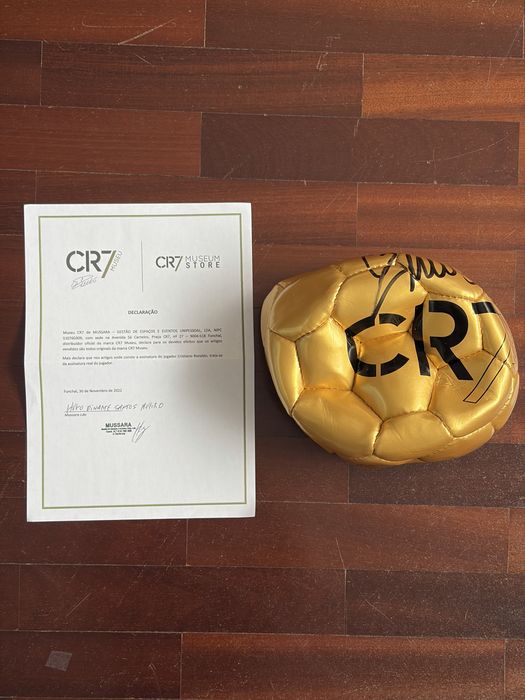 Bola Dourada CR7 Cristiano Ronaldo Autografada