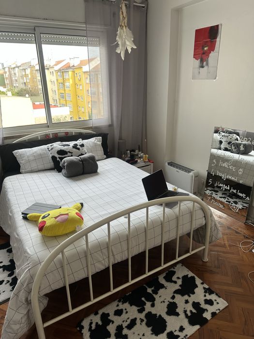 Cama Casal com Colchoes