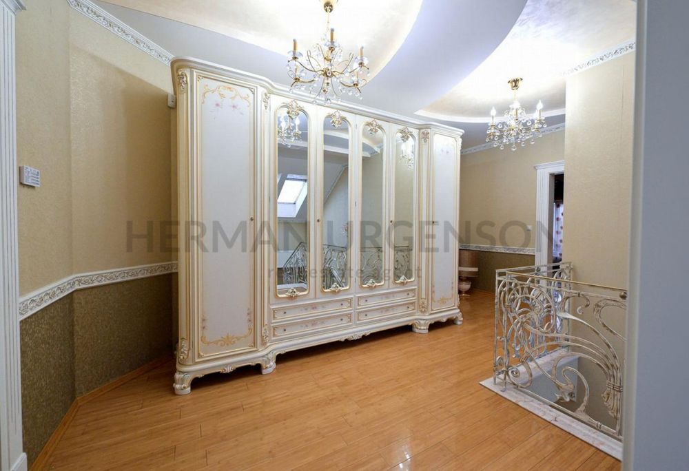 Продаж будинку 404 м.кв / 22 сотки / Минай