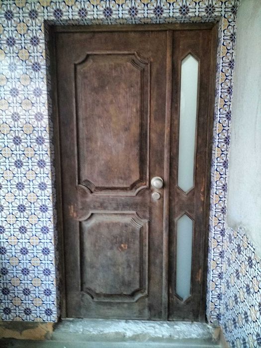 Porta exterior de madeira Maciça com aro