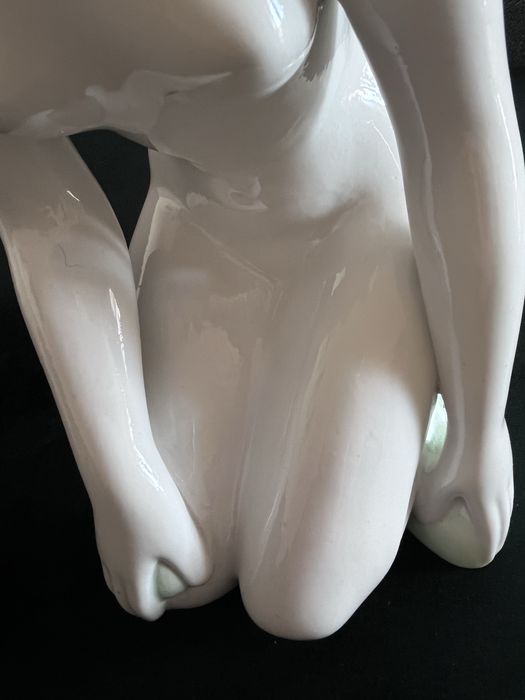 Figurka Aquincum akt naga kobieta vintage porcelana