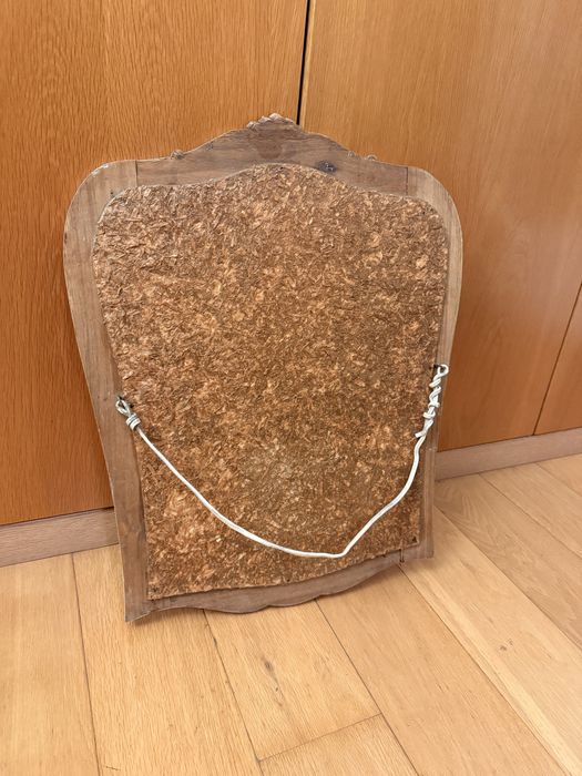 Espelho antigo com moldura em madeira