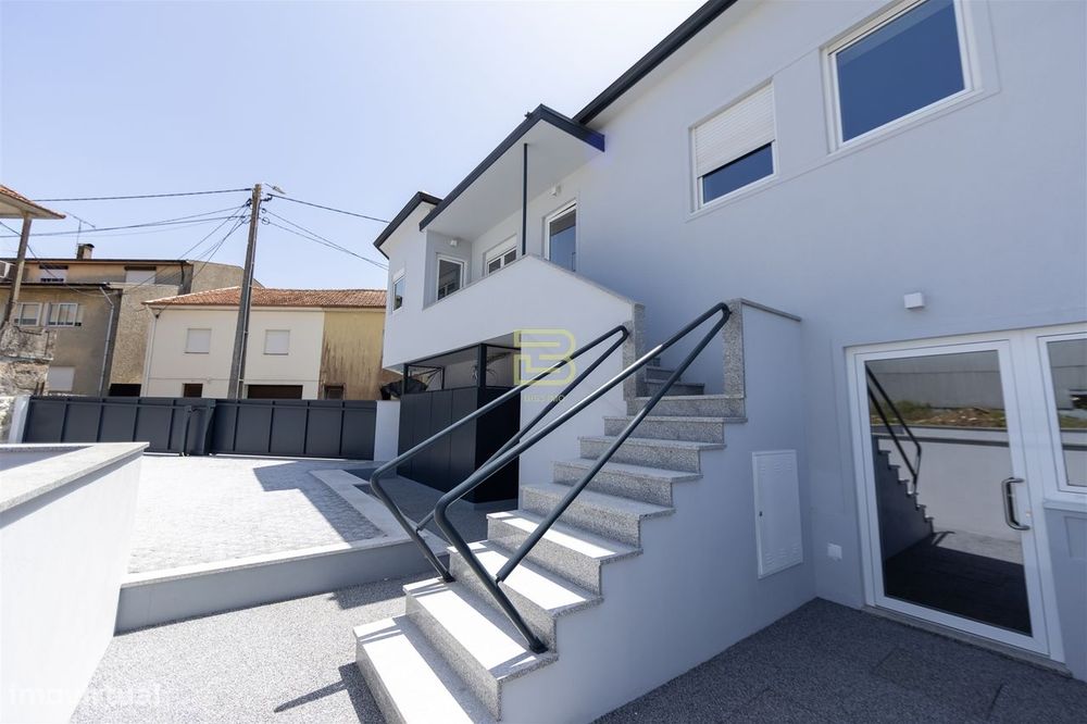 APARTAMENTO T2 totalmente RENOVADO, cozinha em OPEN SPACE, 2 Lugares d