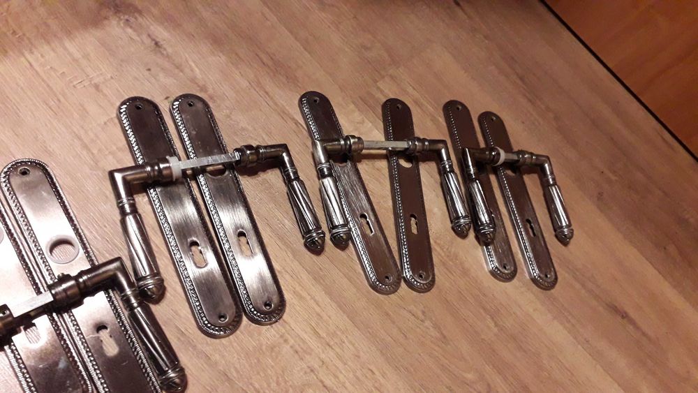 klamka z szyldem srebrna