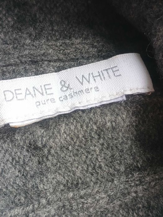 Шапка тепла в"язана з кашеміру,бренд DEANE&WHITE, унісекс.