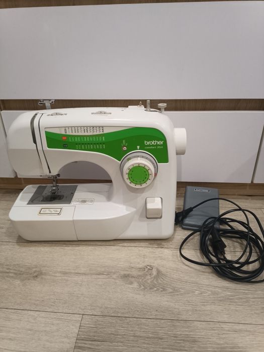 Продам бытовую швейную машину