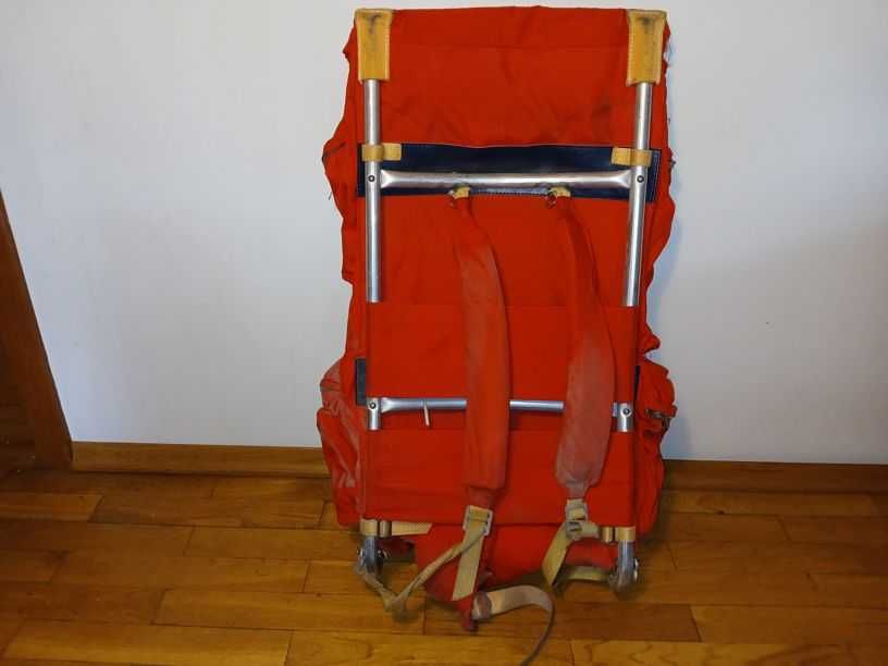 Plecak dwukomorowy na stelażu aluminiowym. Stan b.dobry, czysty.