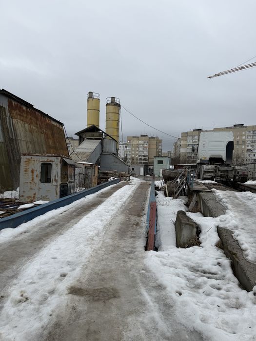 Продаж виробничих приміщень з ділянкою
