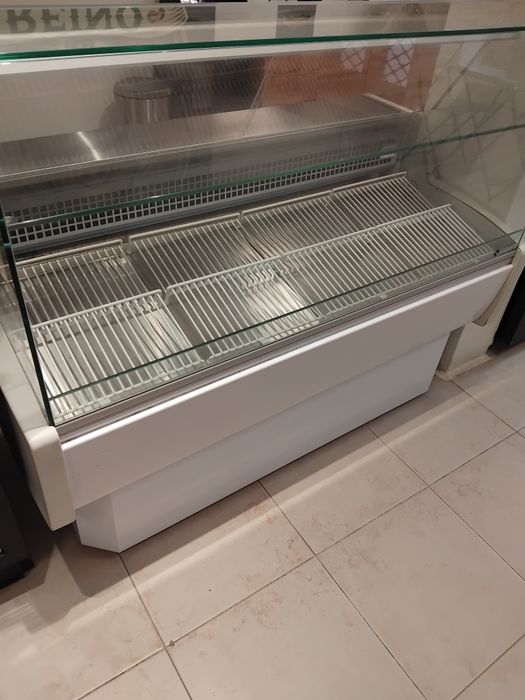 Balcão de refrigeração comprado há um ano novo  ,dentro da garantia