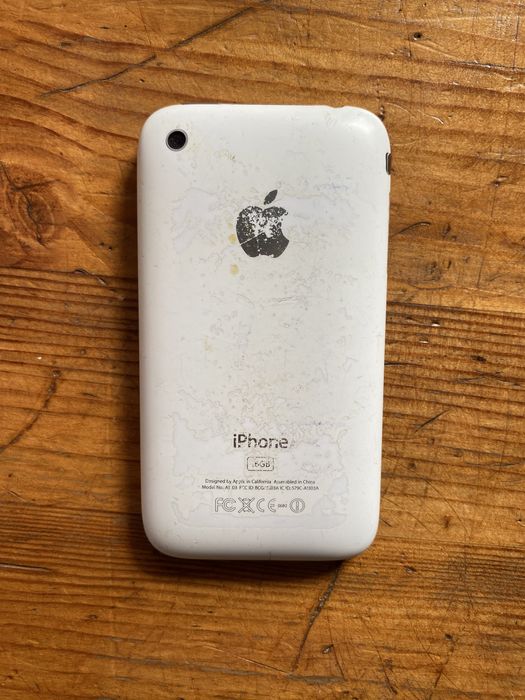 Лот: iPhone 3g; електронний перекладач; навушник.