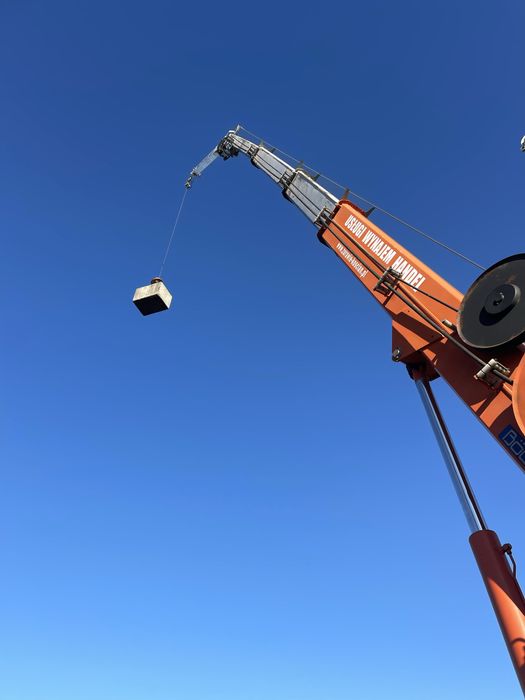 Żuraw Ciesielski dźwig dekarski Böcker AK 27-1000