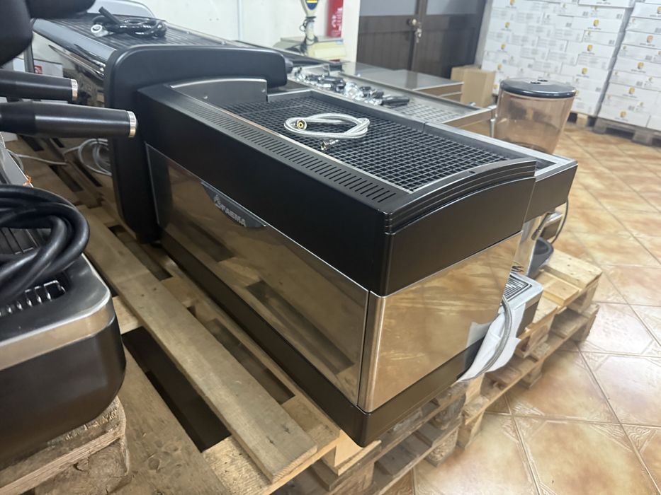 Máquina café industrial como nova, com garantia,fazemos instalação.