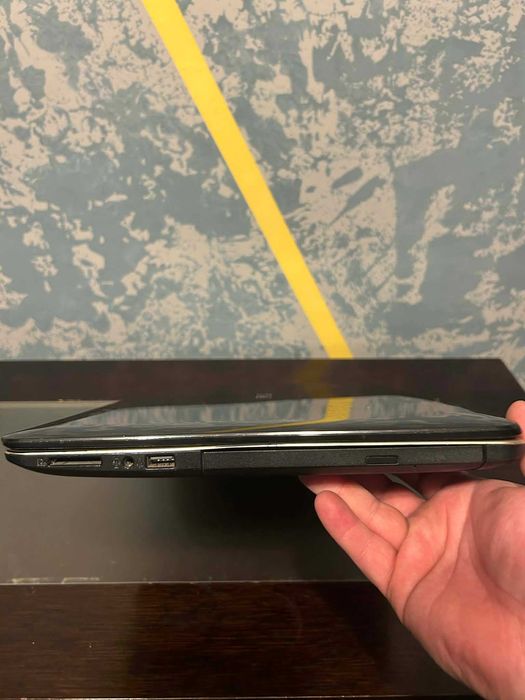 Laptop Asus R556L. I3 - 4gen. 4GB RAM. Grafika - Geforce 820M ...